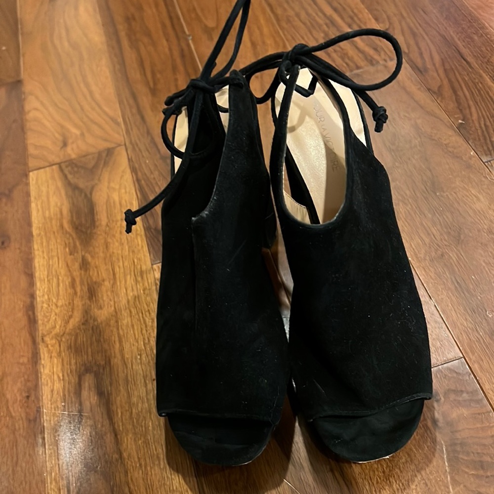 Pour La Victoire heels